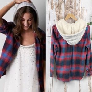 AMERICAN EAGLE || Vintage Boyfriend Hooded Sherpa Button Down red plaid Flannel